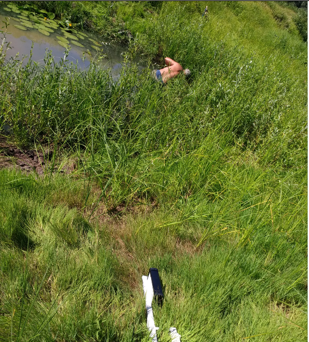 В попытках хоть немного углубиться и опустить щуп глубже. Но МГ400 уже сказал своё слово: Объект слишком глубоко, чтобы достать его 3-х метровым щупом…